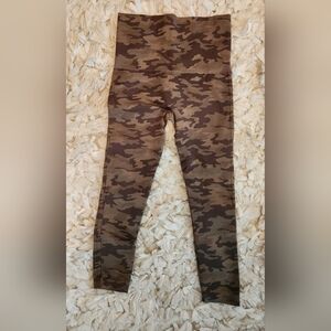 Spanx Camo Leggings Size Medium